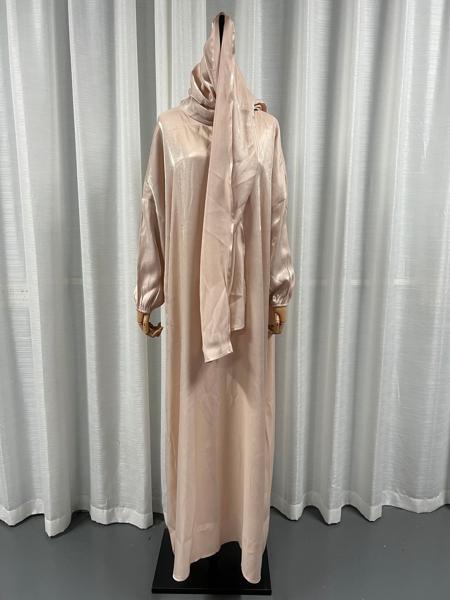 Middle East Robe with Headscarf Dubai Women Set